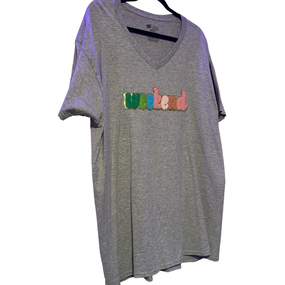 Heather Gray V-Neck T-Shirt With “Weekend” Size XL - Picture 6 of 8